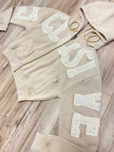 Load image into Gallery viewer, REDFOX RHINESTONE "EXCLUSIVE" CROP HOODIE/STACKED FLEECE PANTS SET (LT KHAKI)
