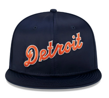 Load image into Gallery viewer, NEW ERA DETROIT TIGERS SATIN SCRIPT 9FIFTY SNAPBACK