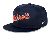 Load image into Gallery viewer, NEW ERA DETROIT TIGERS SATIN SCRIPT 9FIFTY SNAPBACK