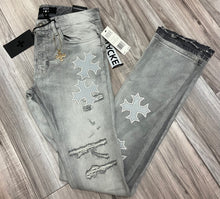 Load image into Gallery viewer, JORDAN CRAIG SYIP VEGAN LEATHER CROSS PATCH JEANS JTF2266 (CEMENT WASH)