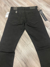 Load image into Gallery viewer, JORDAN CRAIG STACKED JEANS WITH SHREDS JTF934R (BLACK)