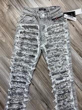 Load image into Gallery viewer, RED FOX WOMEN'S STACKED SUPER FRAYED DENIM PANTS PA4414 (GREY)
