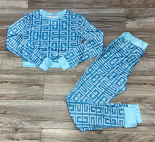 Load image into Gallery viewer, WOMEN'S VINTAGE PRINT CROP TOP &amp; PANT SET (BLUE) IN STORES NOW!