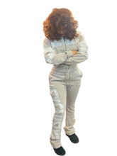 Load image into Gallery viewer, REDFOX RHINESTONE "EXCLUSIVE" CROP HOODIE/STACKED FLEECE PANTS SET (LT KHAKI)