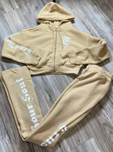 Load image into Gallery viewer, REDFOX "TRUST YOUR SOUL" FLEECE CROP JACKET W/ STACKED PANTS (KHAKI)