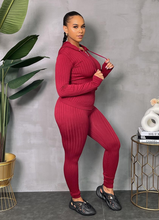 Load image into Gallery viewer, ACCESS LADIES SEAMLESS 2PC ACTIVEWEAR ZIP-UP HOODIE &amp; LEGGING SET  (ONE SIZE)