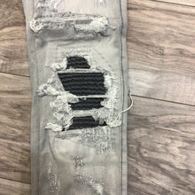 Load image into Gallery viewer, FOCUS LIGHT GREY DISTRESSED W/MOTTO JEANS