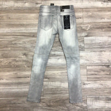 Load image into Gallery viewer, FOCUS LIGHT GREY DISTRESSED W/MOTTO JEANS