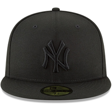 Load image into Gallery viewer, New York Yankees New Era Basic 59FIFTY Fitted Hat - Black