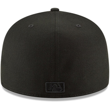 Load image into Gallery viewer, New York Yankees New Era Basic 59FIFTY Fitted Hat - Black