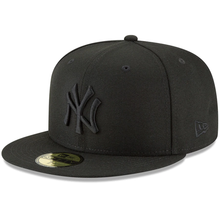 Load image into Gallery viewer, New York Yankees New Era Basic 59FIFTY Fitted Hat - Black