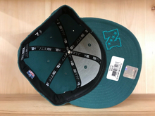 Load image into Gallery viewer, PHILADELPHIA EAGLES NEW ERA FITTED HAT ON FIELD - MIDNIGHT GREEN