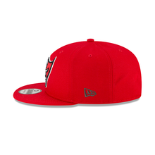 Load image into Gallery viewer, Tampa Bay Buccaneers New Era Basic 9FIFTY Snapback Hat - Red