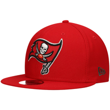 Load image into Gallery viewer, Tampa Bay Buccaneers New Era Basic 9FIFTY Snapback Hat - Red